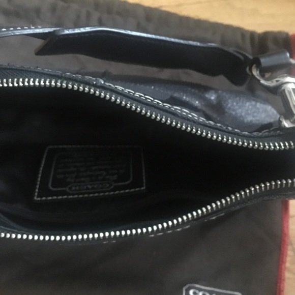 Small signature canvas and metallic Coach baguette bag - Picture 2 of 4